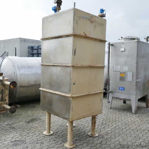 Pravokutni spremnik od 2500 litara izrađen od V2A nehrđajućeg čelika  9528