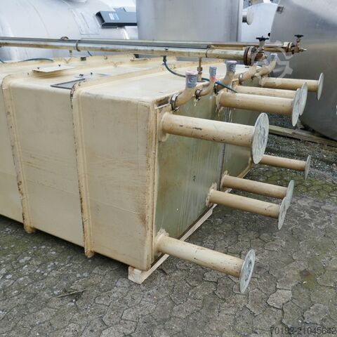 Pravokutni spremnik od 2500 litara izrađen od V2A nehrđajućeg čelika  9528