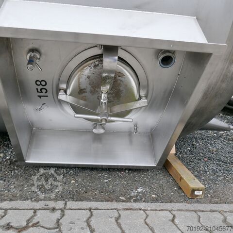 Spremnik za skladištenje hrane kapaciteta 11.800 litara izrađen od V2A nehrđajućeg čelika.  9512