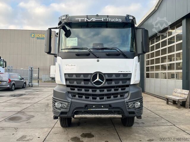Ciężarówka z dźwigiem Mercedes-Benz Arocs 4140 K 8x4 Crane Truck
