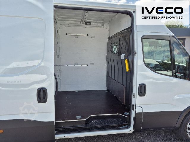 Slēgtais furgons IVECO 35S16 V