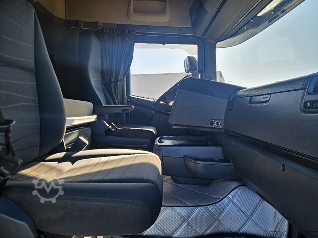 Standard tractor unit SCANIA R490 Streamline