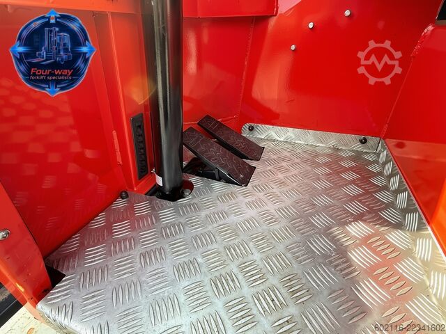 Vierwegestapler Combilift C4000ET TRIPLEX 6900 WIDE FORK POSITIONE