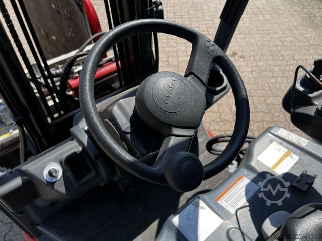 Elektrisk trehjulsgaffeltruck Toyota 8 FBE 15 T / Akku 2025!