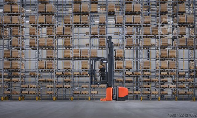 Narrow-aisle forklift  