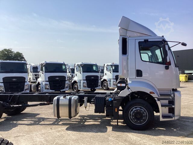 Camión con carrocería personalizada Ford Ford 4x2 Road 1833 Daycab