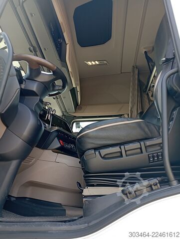 Staðlaður dráttarbíll DAF XG+ 530 euro 6e FULL PNEUM. & Full Opt.