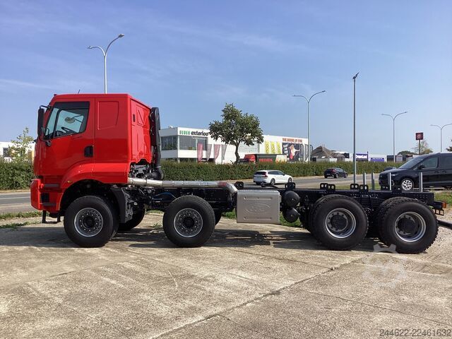 Chasis de camión Ford 8x4 Construction 4145D Low Roof Sleeper