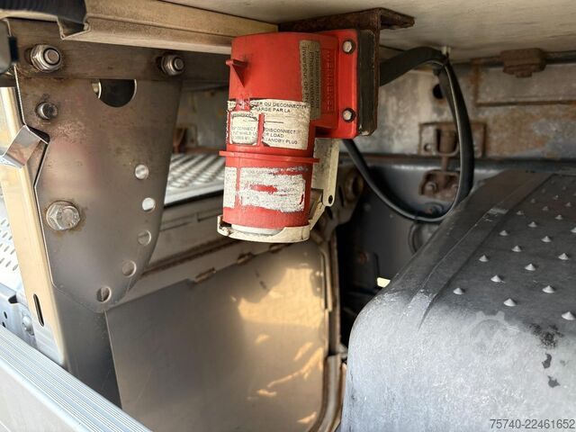 Trasporto refrigerato/congelato Mercedes-Benz Axor 1824 + CARRIER SUPRA 750 + DHOLLANDIA 2000...