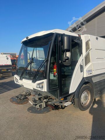مكنسة طرق Johnston C401