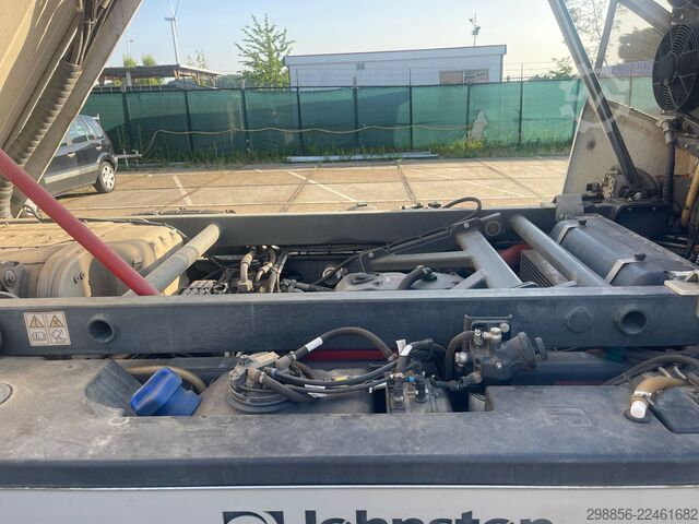 مكنسة طرق Johnston C401