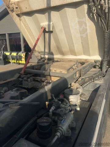 مكنسة طرق Johnston C401