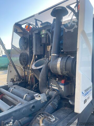 مكنسة طرق Johnston C401