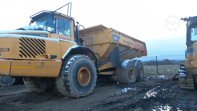 Kamion s sandukom VOLVO A40E