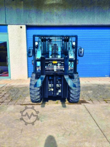 Off-road forklift Foets F25