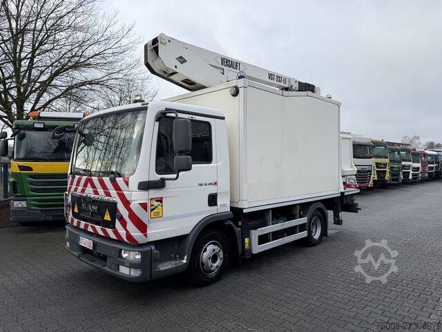 Piattaforma aerea montata su camion MAN TGL 12.180 Koffer mit Ruthmann Versalift 14.90m