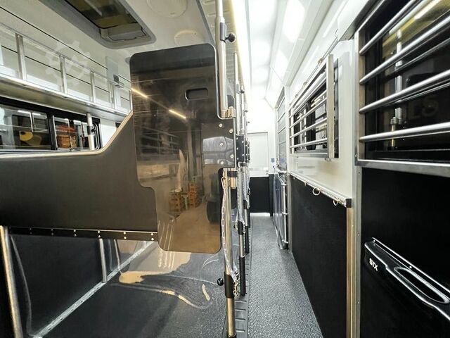 Kariloomade veok MERCEDES-BENZ 2651 STX 5 Pferde DOP. POP-OUT+POP-UP  EXKLUSIVE