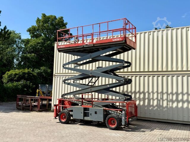 Platform kerja Skyjack SJ9250RT 4x4 / 17.2 Meter / 2016 BJ
