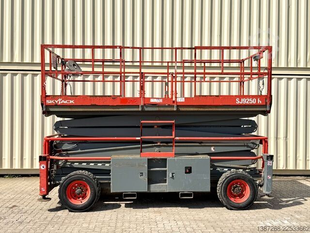 Platform kerja Skyjack SJ9250RT 4x4 / 17.2 Meter / 2016 BJ