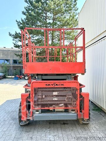 Platform kerja Skyjack SJ8841RT 4x4 Diesel / 14.3 Meter