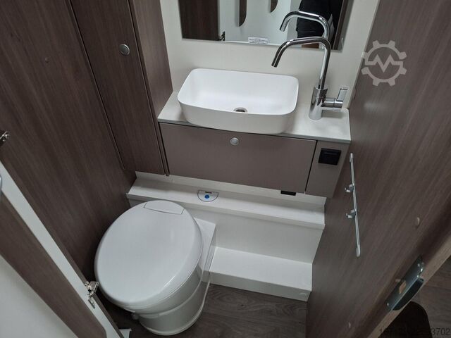 Semi-integrated camper CARADO Edition26 T Ford 449