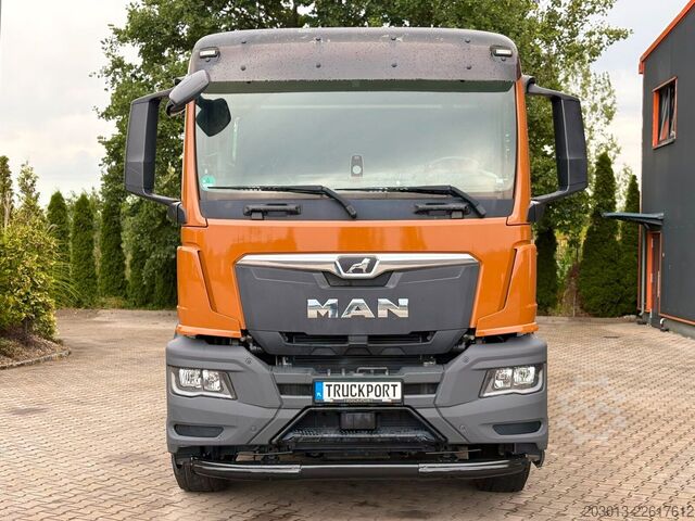 混凝土搅拌车 MAN 35.400 8x4 BB CH Betonmischer Liebherr 9 m³