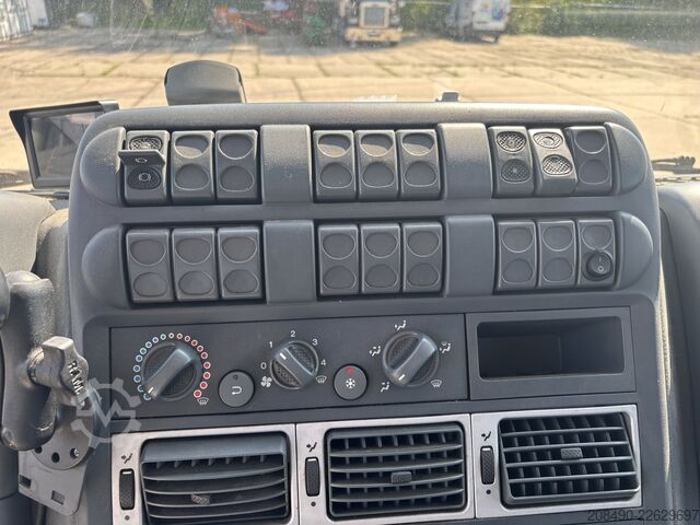 รถบรรทุกพร้อมตัวถังแบบตู้ / ลิฟต์ท้ายรถ, ระบบขับเคลื่อนเพลาหน้า, ที่นอน Iveco Euro Cargo 120E28P, FFH 1 Liege