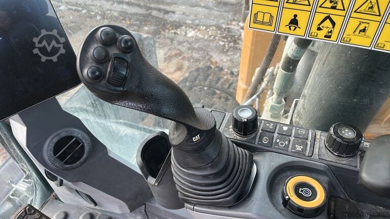 Mobilni bager Caterpillar M318D