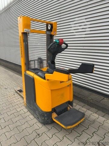 Pedestrian Stacker Jungheinrich ERC214
