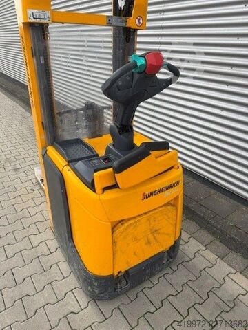Pedestrian Stacker Jungheinrich ERC214