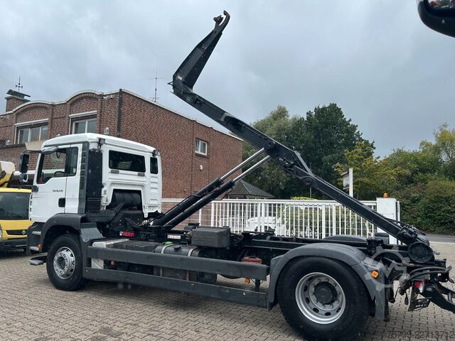 Camion benne à bras amovible MAN 18.430 Knickhaken-Kranleitung-40 Fuß Container