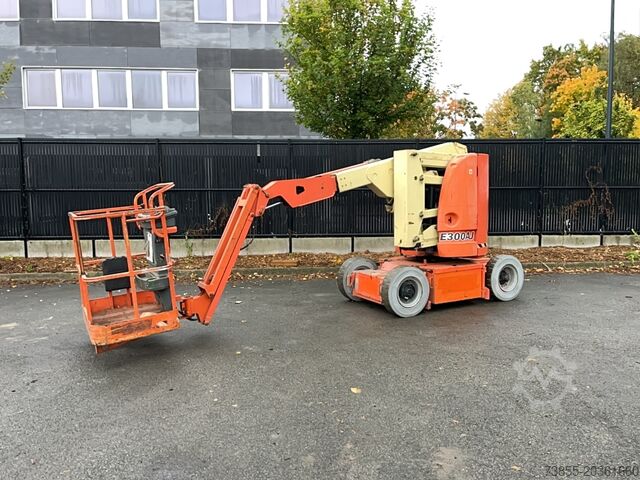 Sollevatore a braccio telescopico JLG E300AJ