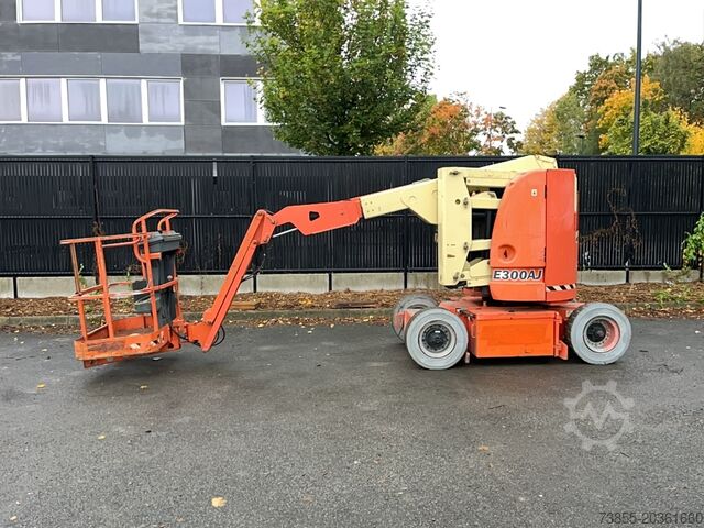 Plataforma telescópica JLG E300AJ (11m)