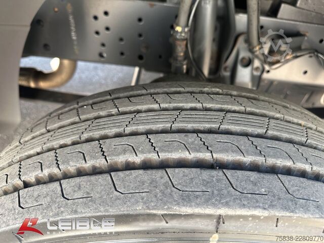 Фургон-будка MERCEDES-BENZ Atego 816 Koffer mit Ladebordwand Bär