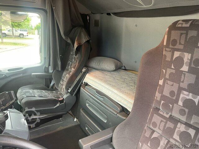 Cattle truck Mercedes-Benz Actros 1841 Megaspace 8-9 Pferde