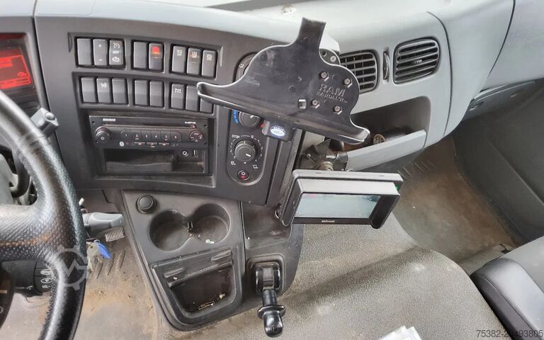 Sasis dengan kabin Renault D 240 P 4x2 12 TON CHASSIS CABINE - 20-BHN-3 - ...