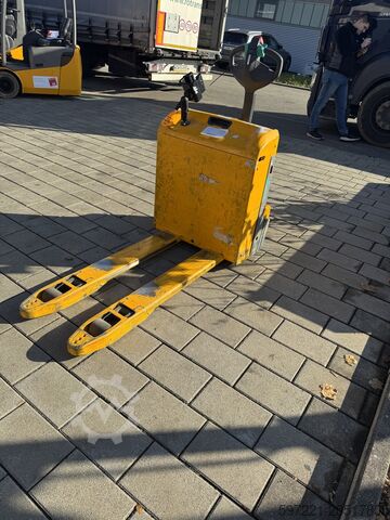Xe nâng pallet điện Jungheinrich EJE 114 Li-Ion BJ:2020