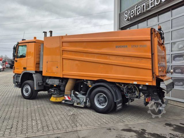 מטאטא כבישים MERCEDES-BENZ Actros 2032 A 4x4 Bucher STKF 9500 Airport 30x