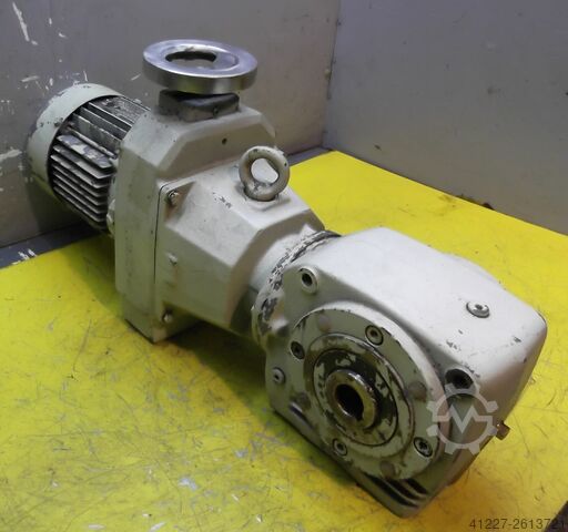 Säädettävä vaihdemoottori 0,37 kW 21-105 rpm SEW-EURODRIVE SA40D14DT7104