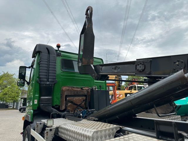 Kamion me krah të lëvizshëm për kontejnerë VOLVO FH 480 Abrollkipper Lenkachse Retarder