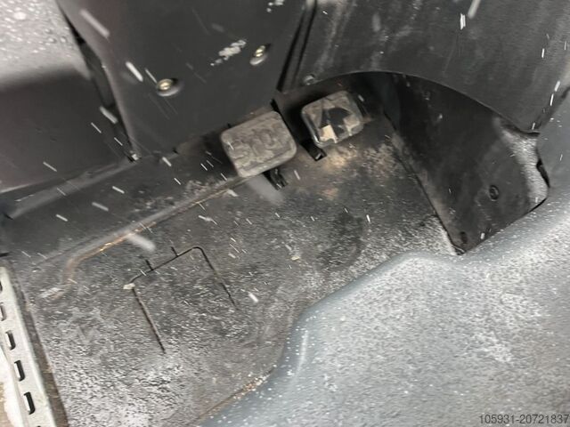 Forklift listrik 3 roda Linde E14-02