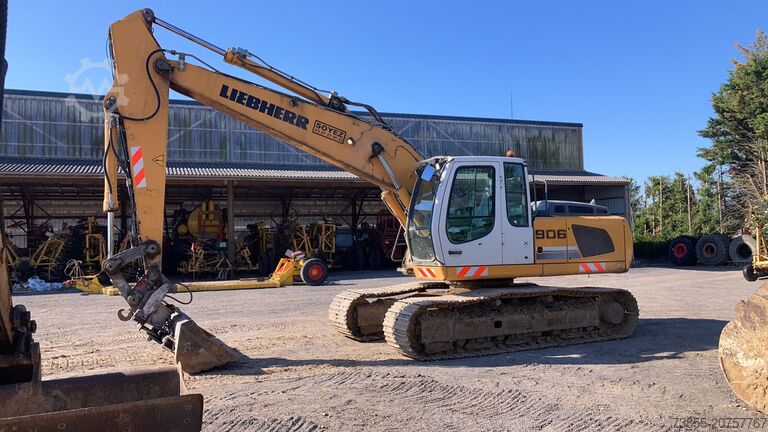 Kettenbagger Liebherr R906 LC Litronic with two buckets