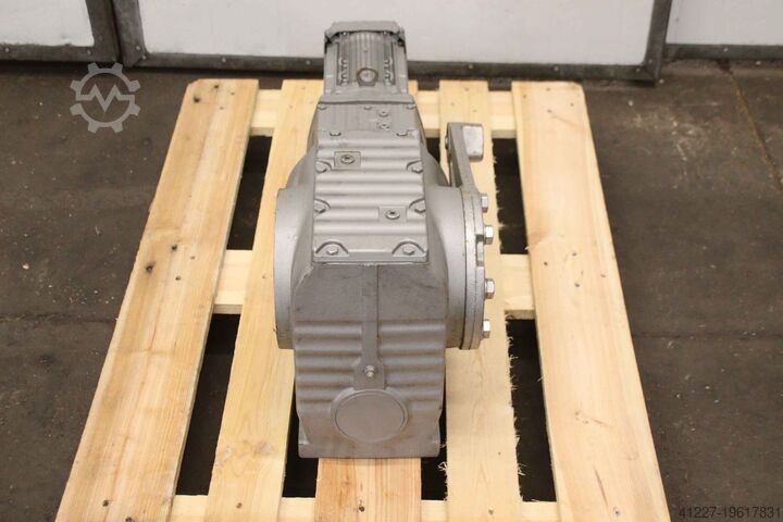 Motorreductor 0,75 kW 1,7 rpm SEW-Eurodrive SA87R57DRN80M4