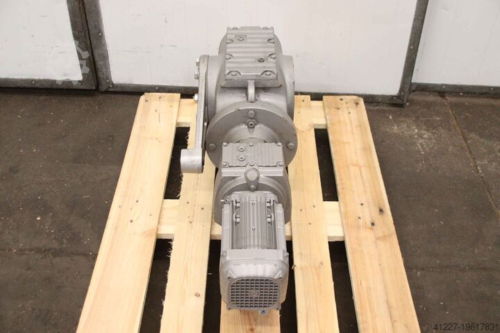Motorreductor 0,75 kW 1,7 rpm SEW-Eurodrive SA87R57DRN80M4