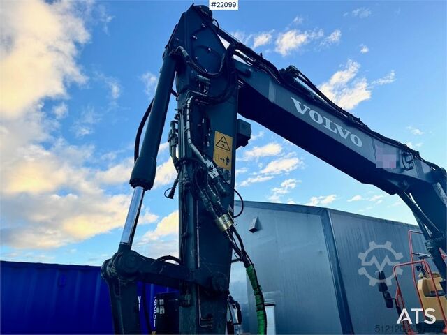 รถขุดล้อยาง Volvo EW160E wheeled excavator with rototilt and two buc