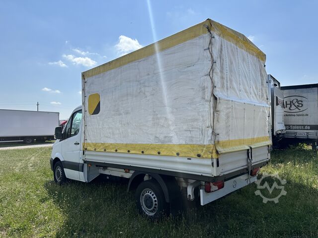 Plachtová dodávka Mercedes-Benz 211