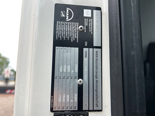 Plataforma aérea sobre camión MAN TGS 26.320 6x2-2 BL with Oil Steel Eagle 3526 (35m)