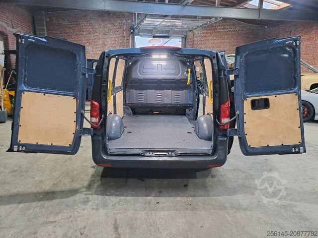 Fourgon tôlé MERCEDES-BENZ Vito Kasten 110  Kamera Tempom. Klima Tüv neu E6