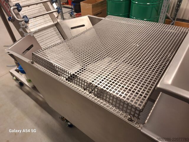 Máy rửa trái cây có bàn chải và máy xay MAURER GÉP Kft. MKMDK 3000 fruit wascher with brusher an