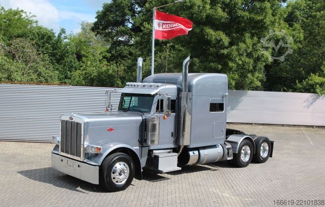 Staðlaður dráttarbíll PETERBILT 389